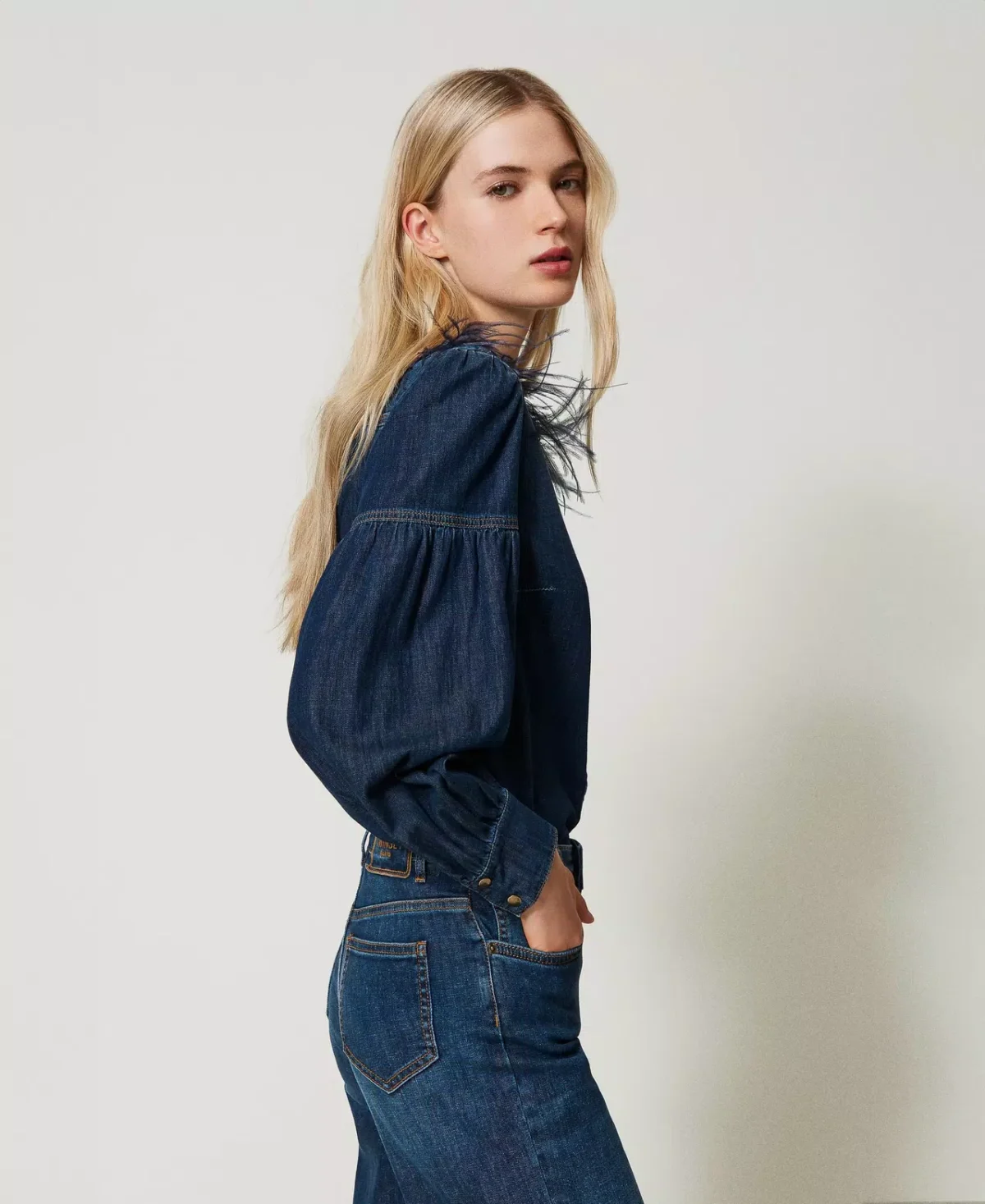 Twinset camisa vaquera con plumas - Imagen 2